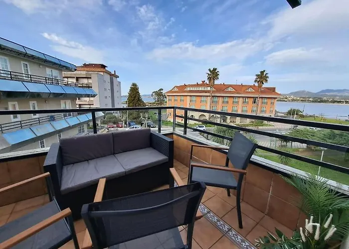 Baiona, primera línea de Playa Ladeira, terraza.